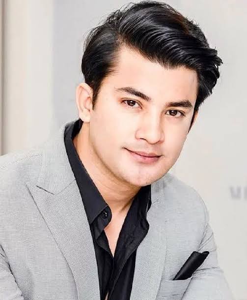 Aakash Shrestha Biography: TV Shows, Age, Height, Movies, Girlfriend, Net Worth, Parents, Ethnicity, Instagram