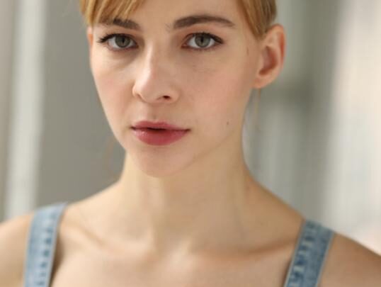 Erin Darke Biography: Age, Partner, Children, Height, Net Worth, Parents, Movies & TV Shows