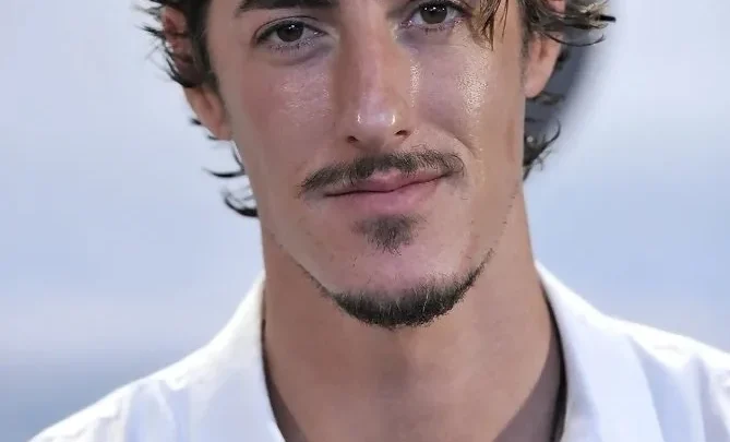 Eric Balfour Biography: Height, Age, Wife, Children, Net Worth, Parents, Movies & TV Shows