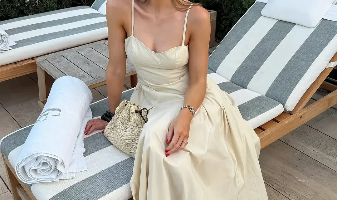 Lydia Tomlinson Biography: Height, Net Worth, Parents, Age, Partner, YouTube, Ethnicity, Education