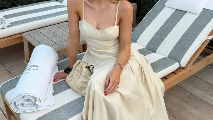 Lydia Tomlinson Biography: Height, Net Worth, Parents, Age, Partner, YouTube, Ethnicity, Education