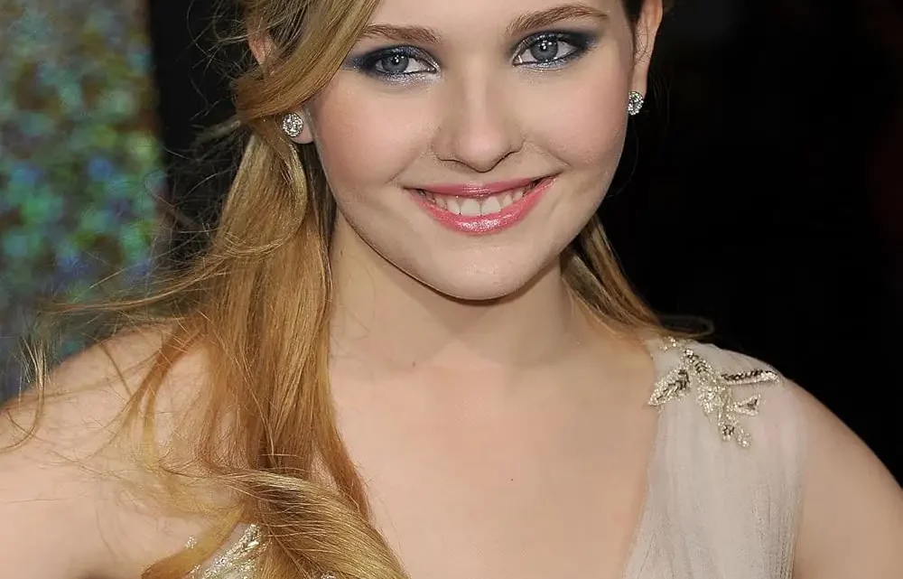 Abigail Breslin Biography: Ethnicity, Parents, Net Worth, Age, Height, Awards, Songs, Boyfriend