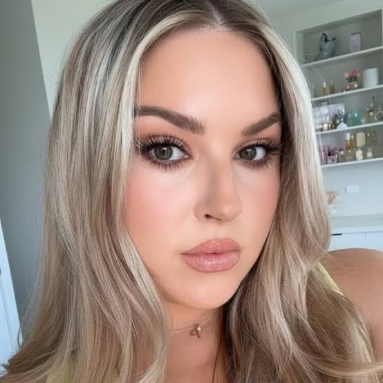 Shaaanxo Biography: Height, Age, Net Worth, Husband, Kids, YouTube, xoBeauty, Makeup Career, Instagram