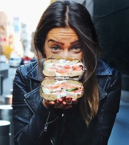 Molly Tavoletti Biography: Age, Net Worth, Height, Nationality, Photography, NYC Career, Spouse