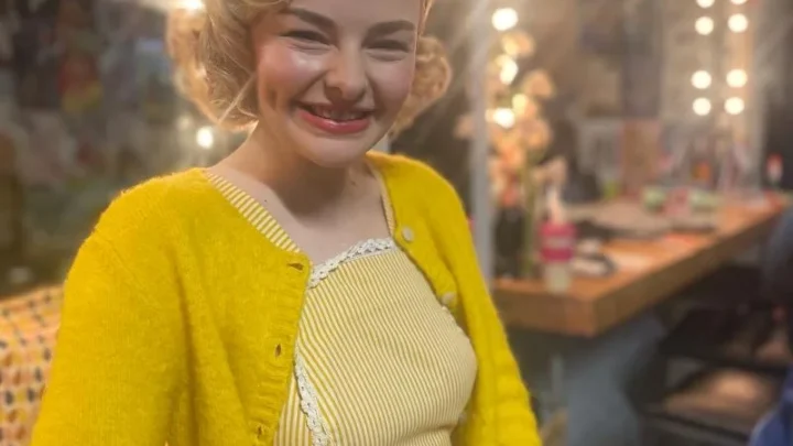 Abby Howells Biography: Age, Height, Movies, Net Worth, Parents, Books, Partner & Comedy Series, Instagram