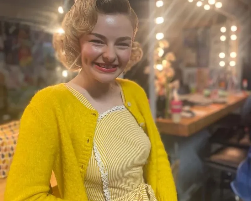 Abby Howells Biography: Age, Height, Movies, Net Worth, Parents, Books, Partner & Comedy Series, Instagram