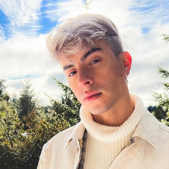 Thomas Nicolás Tobar Biography: Parents, Net Worth, Age, Height, Songs, Ethnicity, YouTube, Religion