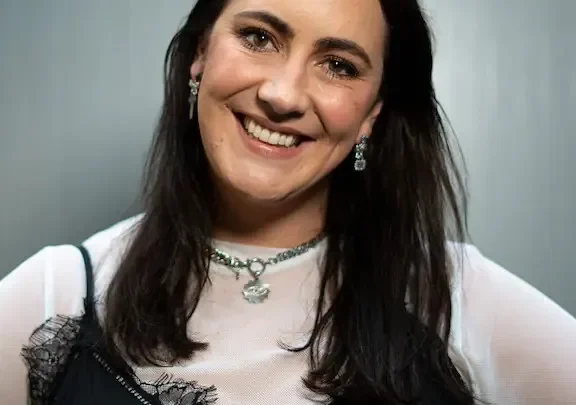 Hayley Sproull Biography: Instagram, Net Worth, Age, Height,  Parents, Partner, Movies, Books