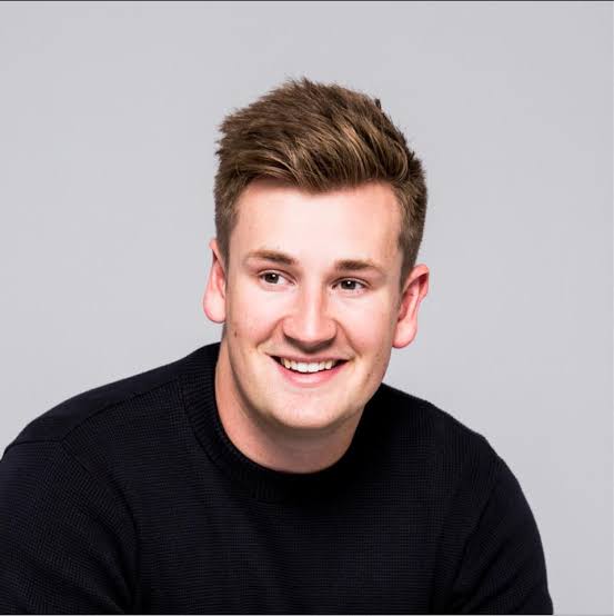 Oli White Biography:  Books, Net Worth, YouTube, Age, Height, Parents, Partner, Facebook
