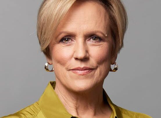 Hilary Barry Biography: Age, Net Worth, Parents, Awards, Height, Facebook, Husband, TV Shows, Ethnicity