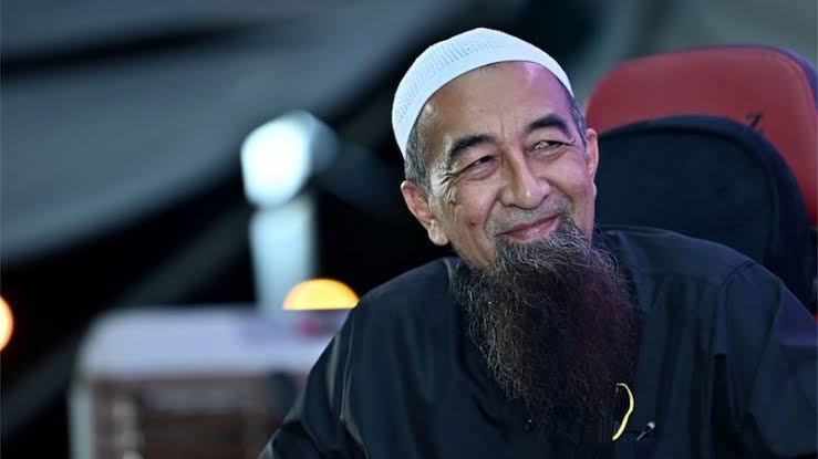 Ustaz Azhar Idrus Biography: YouTube, Age, Religion, Net Worth, Wives, Children, Height, Ethnicity