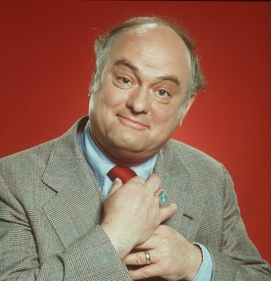 Gordon Jump Biography: Age, WKRP in Cincinnati, Net Worth, Maytag Commercials, Wife, Parents, Height, Children