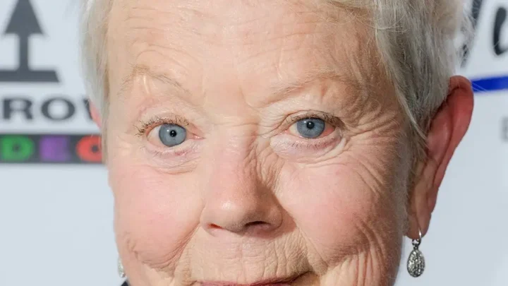 Annette Crosbie Biography: Age, Movies, Net Worth, Husband, Height, BAFTA Awards, Children, Parents