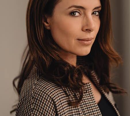 Amy Pemberton Biography: Age, Net Worth, Height, Voice, Parents, Movies, TV Shows, Instagram, Husband