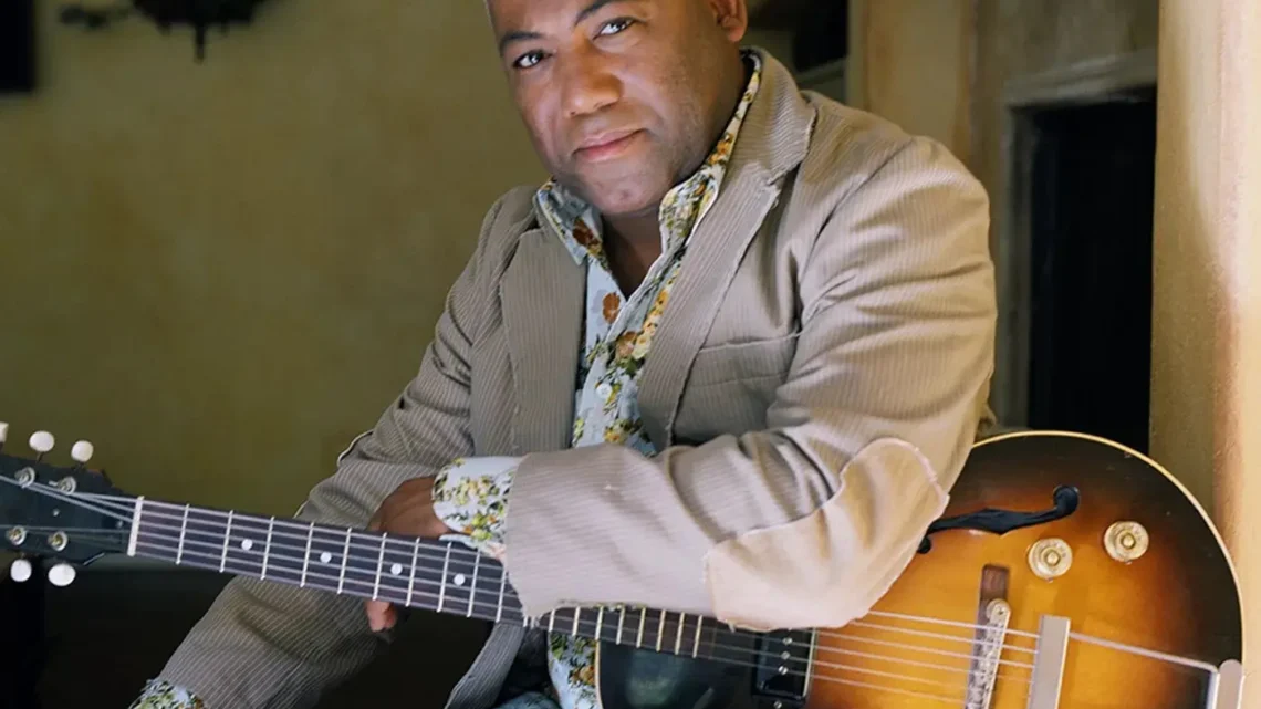 Jonathan Butler Biography: Wife, Age, Net Worth, Kids, Height, Songs, Awards, Career