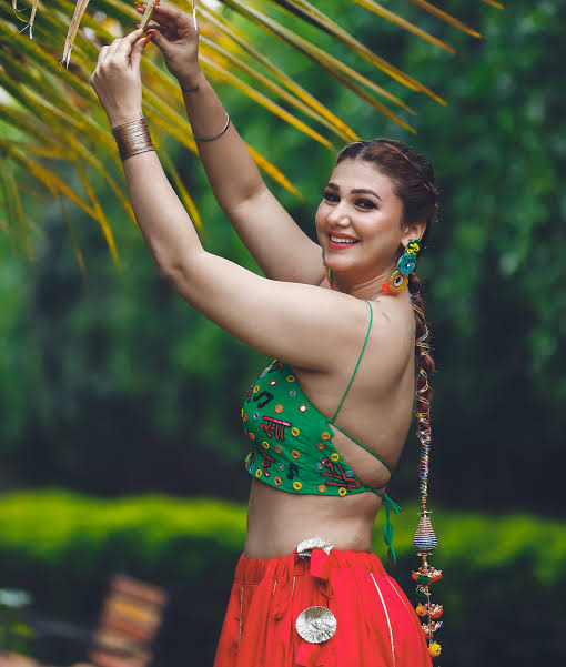 Jasleen Matharu Biography: Songs, Net Worth, Age, Height, Movies, Controversy, Instagram, Ethnicity, Boyfriend, Religion