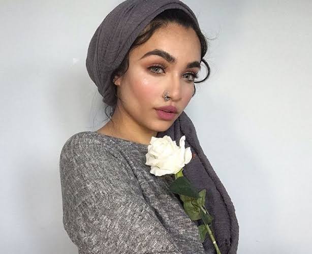 Begum Sham Bio: Age, Net Worth, Height, Parents, Religion, Hijab Fashion, Career, Husband