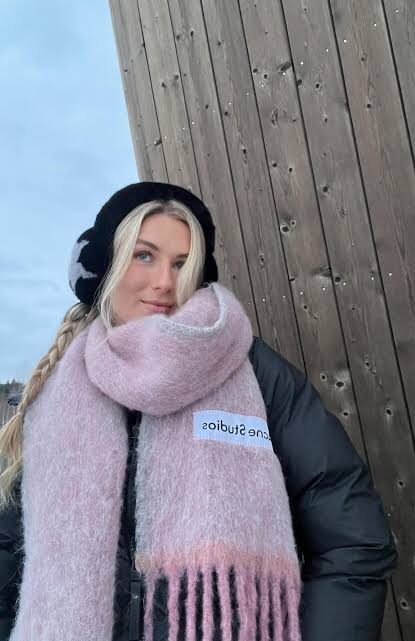 Annie Rose Nelson Bio: Age, Boyfriend, Net Worth, Height, TikTok, Parents, Career