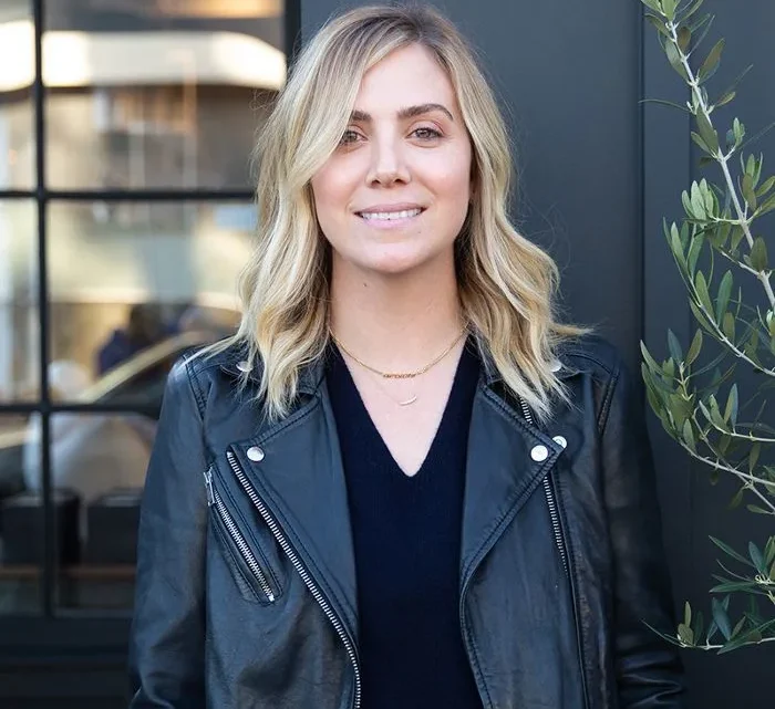 Amber Lewis Biography: Net Worth, Age, Daughter, Books, Height, Design, Partner, Instagram, Blog