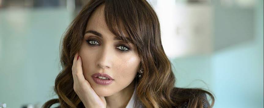 Chiara Francini Biography: Net Worth, Parents, TV Shows, Age, Partner, Height, Movies, Comedy, Books