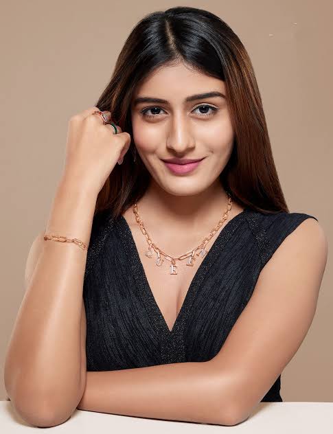 Aadhya Anand Biography: Ethnicity, Parents, Net Worth, Awards, Age, Height, Movies, Runway, Instagram