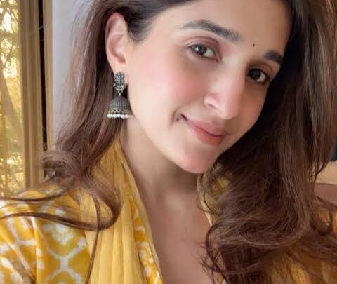 Nidhi Shah Biography: Partner, Height, YouTube, Ethnicity, Religion, Awards, Age, Movies