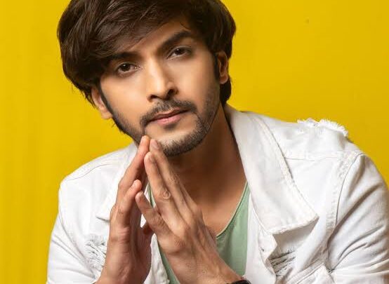 Ashish Dixit Biography: Runway, Instagram, Height, Net Worth, Awards, Instagram, Age, Girlfriend, Awards, Movies