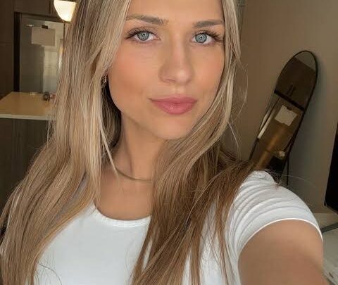 Lauren Cowling Biography: Parents, Net Worth, Age, Height, Ethnicity, Partner, YouTube, Religion, Awards