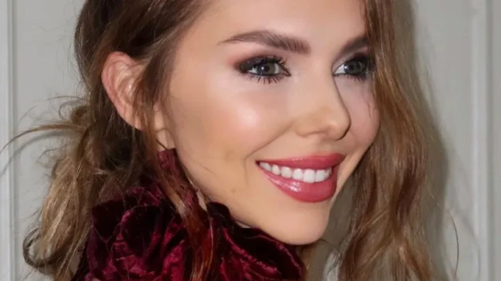 Laura Blair Biography: Boyfriend, Net Worth, YouTube, Age, Height, Ethnicity, Parents, Religion, Fashion Blog