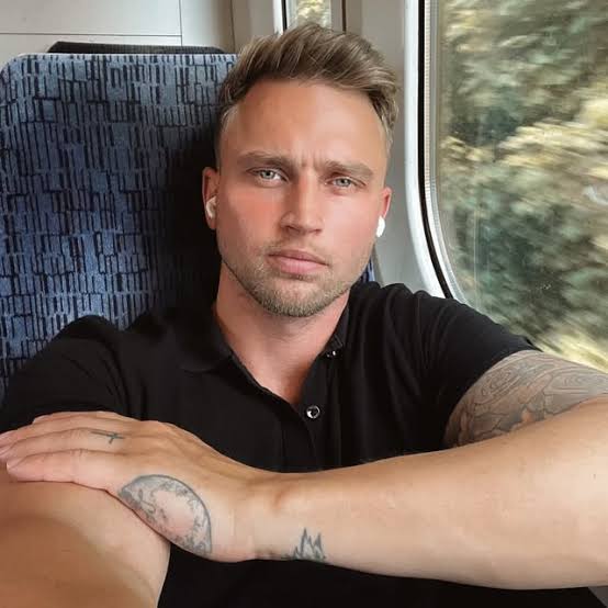 Carl Cunard Biography: YouTube, Girlfriend, Height, Net Worth, Ethnicity, Parents, Age, Instagram, Awards