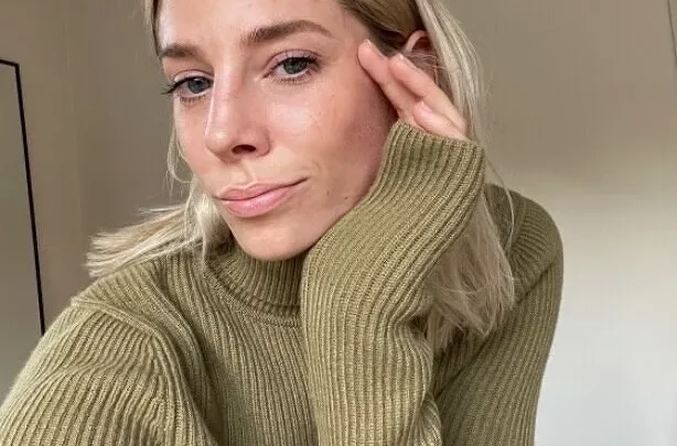 Lindsey Holland Biography: Net Worth, Age, Books, Height, Boyfriend, Awards, Ethnicity, Parents