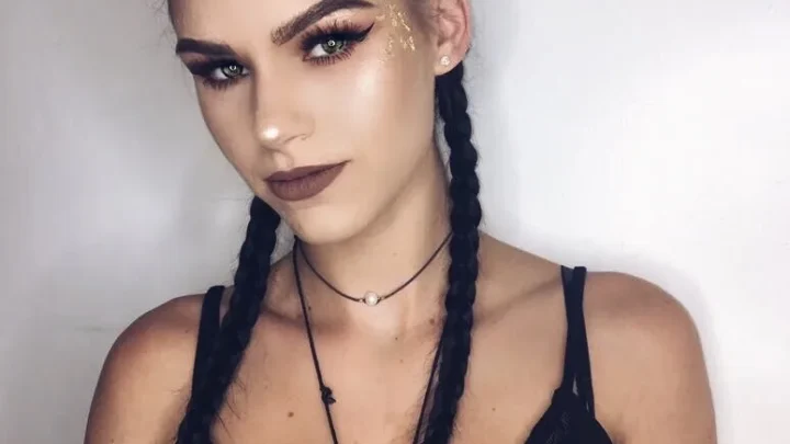 Cristy Lawrence Biography: Songs, Age, Brother, Height, Ethnicity, Net Worth, Awards, Parents, Mixtapes