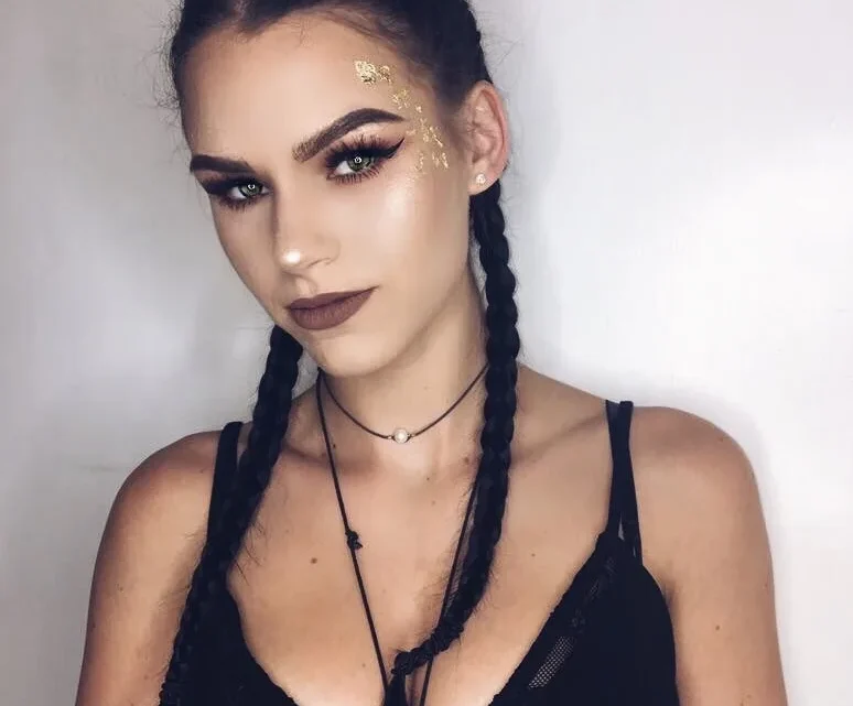 Cristy Lawrence Biography: Songs, Age, Brother, Height, Ethnicity, Net Worth, Awards, Parents, Mixtapes