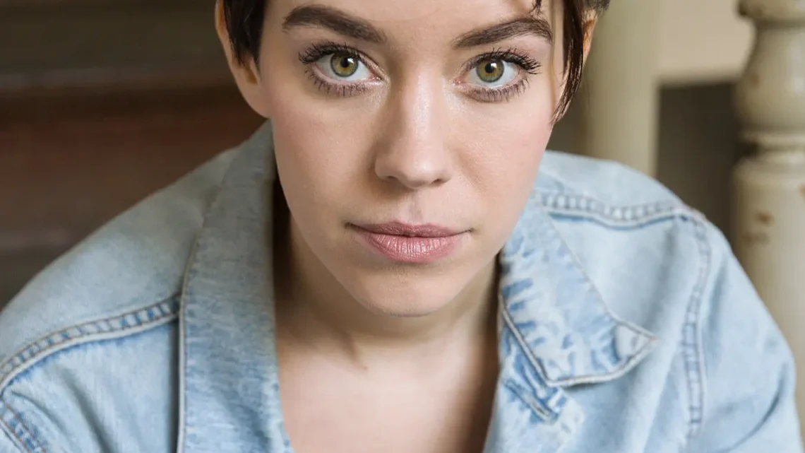 Laura Tashina Biography: Hair Color, Songs, Net Worth, Awards, Ethnicity, Age, Height, Movies, Boyfriend