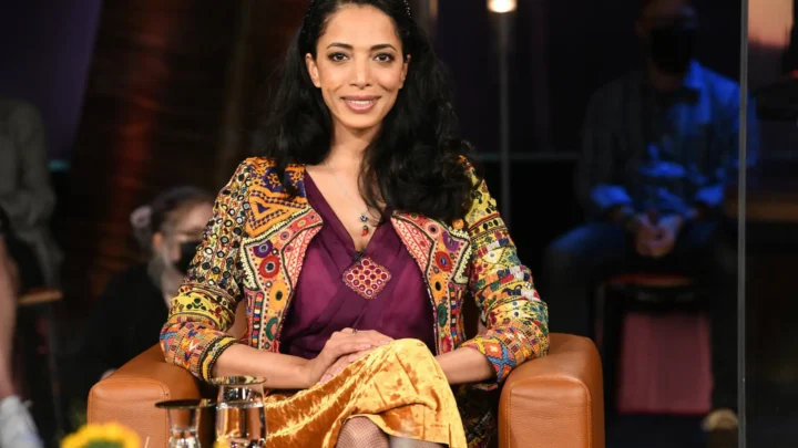 Zohre Esmaeli Biography: Boyfriend, Age, Modelling Career, Net Worth, Books, Parents, Height, Nationality