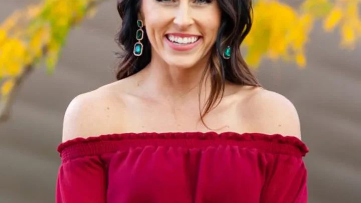 Juli Bauer Roth Biography: Husband, Age, Daughter, Net Worth, Height, Blog, Cookbooks