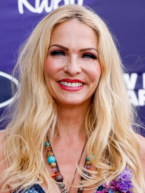 Sonya Kraus Biography: Movies, Ethnicity, Religion, Net Worth, Age, Songs, TV Shows, Husband, Height