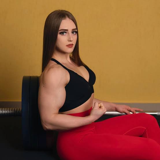 Julia Vins Biography: Height, Boyfriend, Net Worth, Powerlifting, Career, Age, Wikipedia, Instagram
