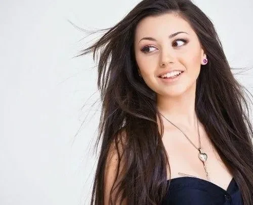 Safura Alizadeh Biography: Ethnicity, Instagram, Songs, Net Worth, Awards, Spouse, Parents, Height, Age