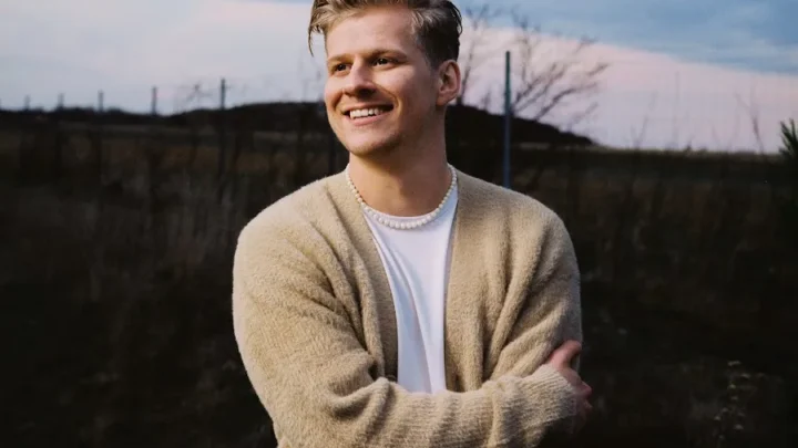 Thorsteinn Einarsson Biography: Songs, Net Worth, Awards, Ethnicity, Net Worth, Parents, Religion, Height