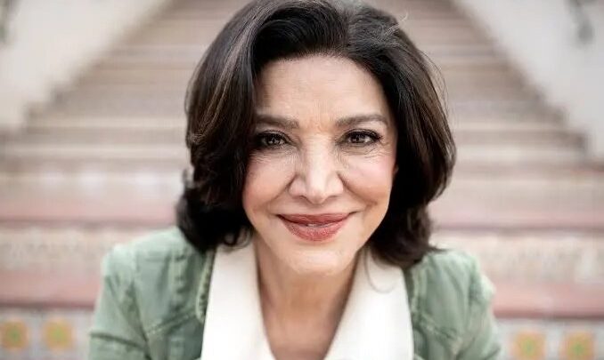 Shohreh Solati (singer) Biography: Daughter, Height, Songs, Ethnicity, Age, Wife, Religion, YouTube, Parents