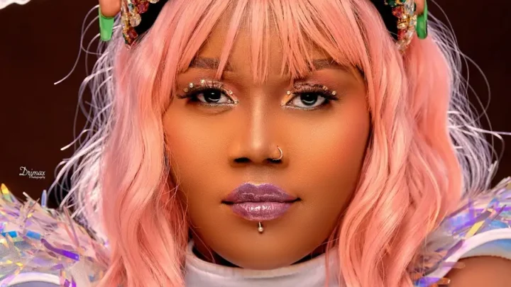 Lady Kola Biography: Age, Net Worth, Albums & Songs, Boyfriend, Height, YouTube, Ethnicity