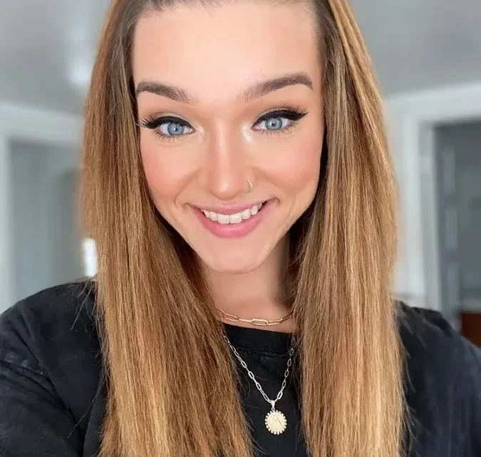 Amber Clemens Bio: Age, Weight Loss, Net Worth, Boyfriend, Height, Instagram, Career