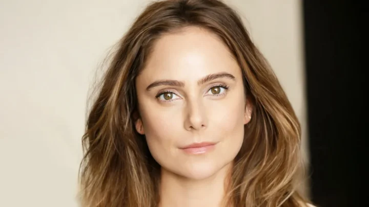 Amanda Brooks Biography: Husband, Age, Parents, Net Worth, Movies, Height, TV Shows