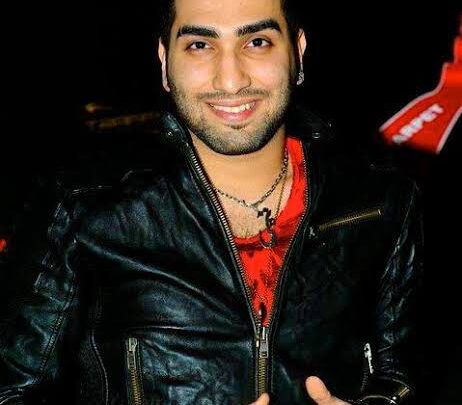 Hossein Tohi Biography: Girlfriend, Ethnicity, Parents, Religion, Height, Songs, Net Worth, Age, Awards