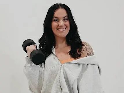 Emma Hooker Biography: Weight Loss, Age, Net Worth, Vasculitis, Career, Partner, YouTube