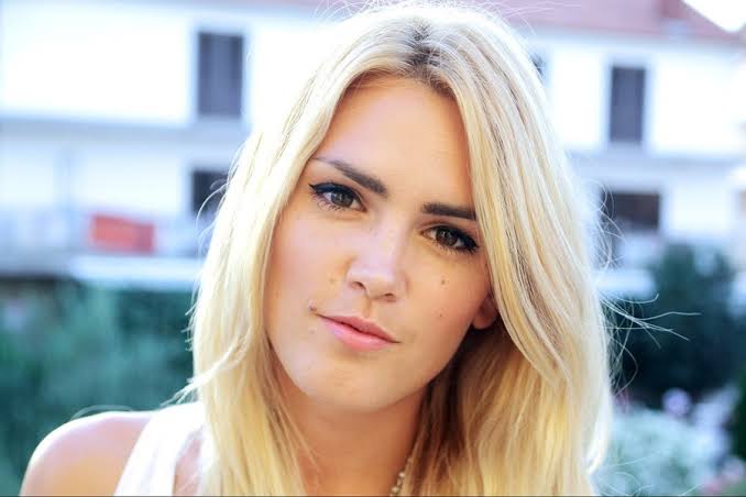 Ana Đolić Biography: Age, Husband, Songs, Net Worth, Career, Wiki, Instagram, Height