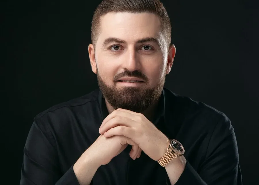 Arman Hovhannisyan Biography: Age, Daughters, Net Worth, Spouse, Albums, Songs, Concerts, Height, Instagram
