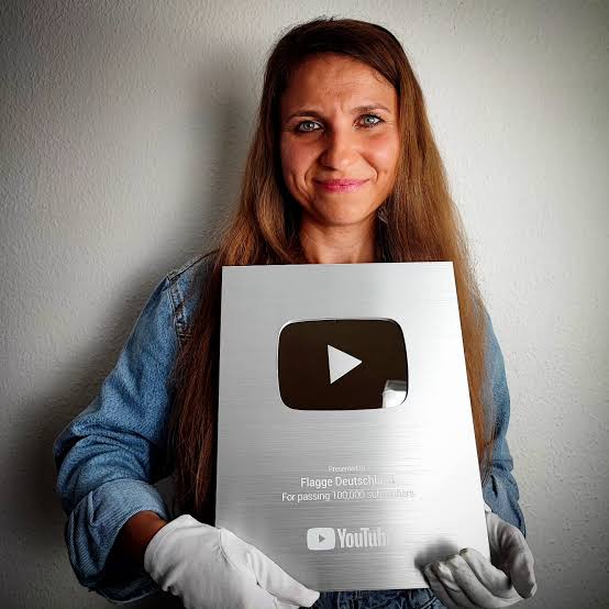 Gülten Rasit Biography: Age, Net Worth, YouTube, Hotel Tours, Parents, Height, TikTok