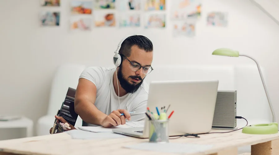 How to Use Freelancing as a Bridge While Transitioning Careers